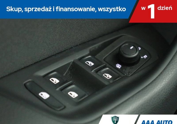 Volkswagen Passat cena 86000 przebieg: 56581, rok produkcji 2020 z Tuszyn małe 232